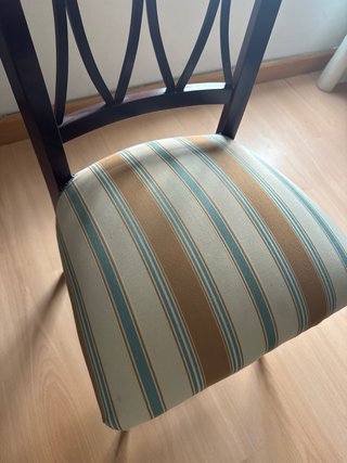Silla de Madera con Tapizado Clásico
