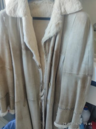 Abrigo beige manchado