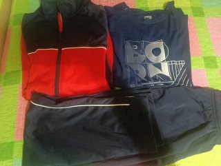 Conjunto chándal y camiseta deportiva