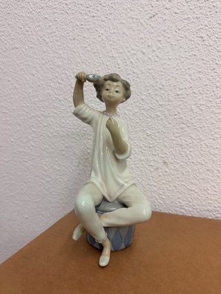 Figura Lladró Pijama Peinándose (numero 1081)