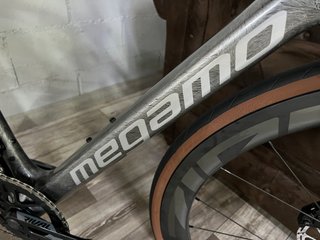 MEGAMO RAISE 07 CW SRAM RIVAL AXS ZIPP 404