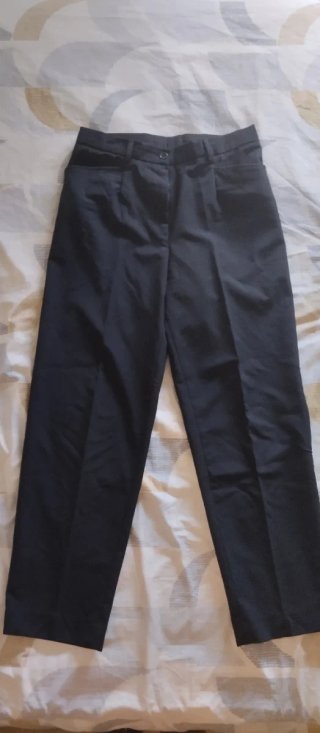 Pantalón de vestir negro con pinzas