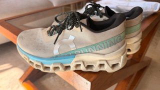 Zapatillas On Cloudmonster 3 Beige/Azul