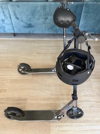 Patinete Oxelo con cascos
