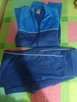 Chándal azul deportivo