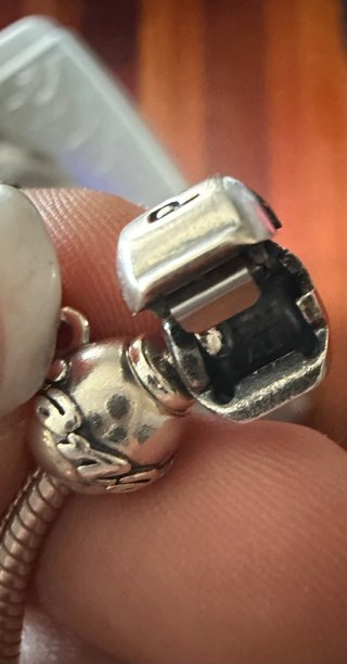Pulsera Pandora Moments con charms Nuevo