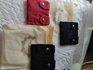 Monederos de ante (negro y rojo)