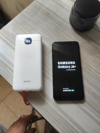 Samsung J6+ e Caricabatterie Portatile Ricarica Rapida