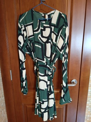 Vestido Zara verde estampado talla S