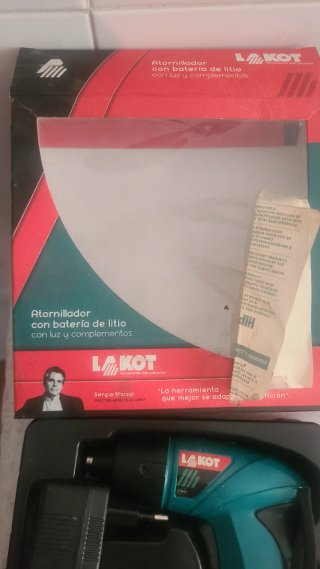 Taladro Inalámbrico LAKOT con Cargador no carga