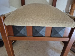 Silla de madera rústica