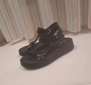 Sandalias Negras con Plataforma