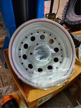 Llantas desplazadas con neumático 4x4. Kia sorento