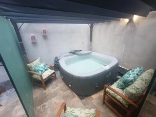 Jacuzzi inflable Arebos 6 personas 910L