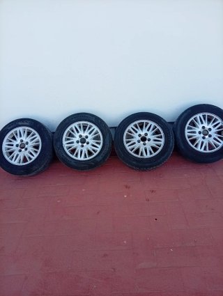 Llantas 15 con neumáticos
