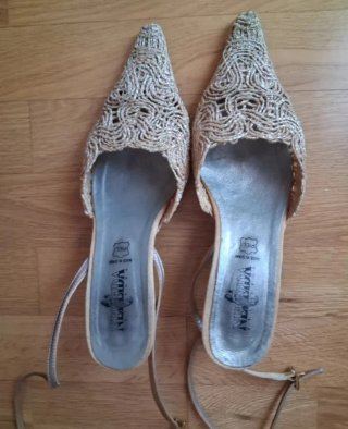 Zapatos de Tacón Dorados 36 piel y enrejado
