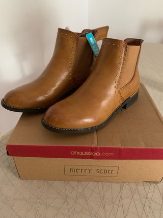 Botines Marrones con Tachuelas
