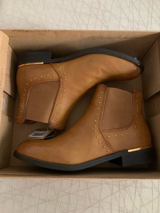 Botines Marrones con Tachuelas