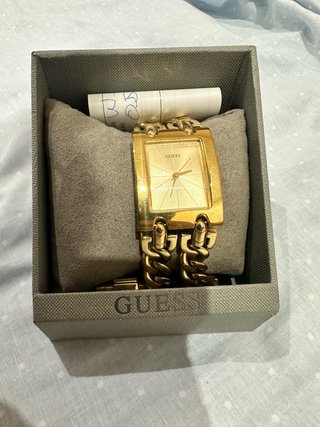 Reloj Guess Dorado
