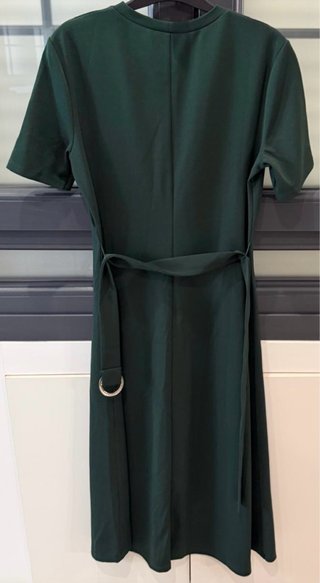Vestido verde Zara con cinturón