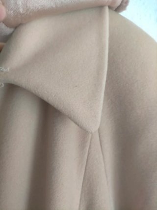Abrigo beige mujer con cuello de pelo