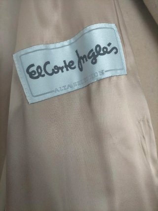 Abrigo beige mujer con cuello de pelo