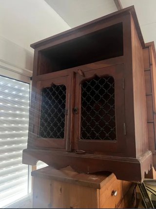 Mueble de madera antiguo