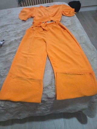 Conjunto naranja t/s