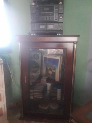 Mobile con giradischi, CD e dischi