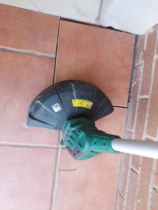 Cortabordes y cortacesped. No se envía