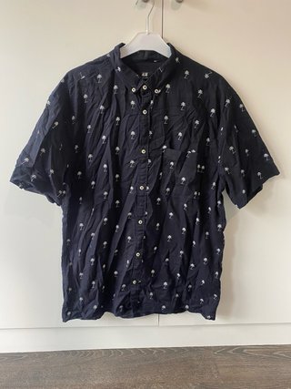 Camisa H&M Negra Palmeras