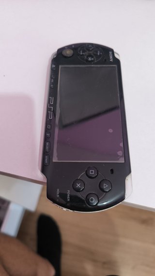 Sony PSP 3000 Negra + Cargador ( Batería nueva )