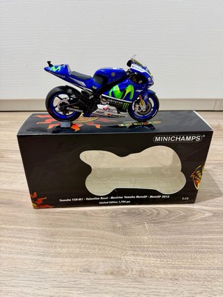 Yamaha YZR M1 Valentino Rossi 2015