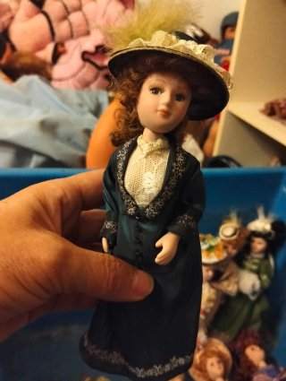 Muñecas de porcelana trajes de época
