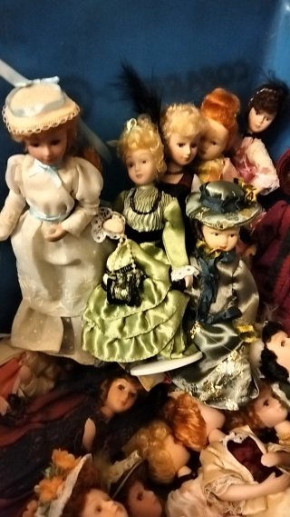 Muñecas de porcelana trajes de época