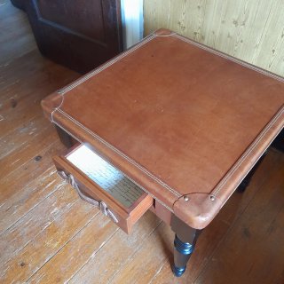 2 Mesas Bajas de Piel con Cajón
