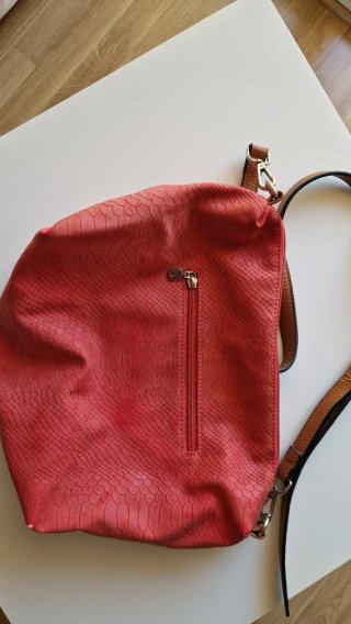 Bolso DESIGUAL rojo con estampado. COMO NUEVO