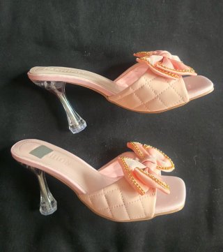 Sandalias Rosa con Tacón Transparente