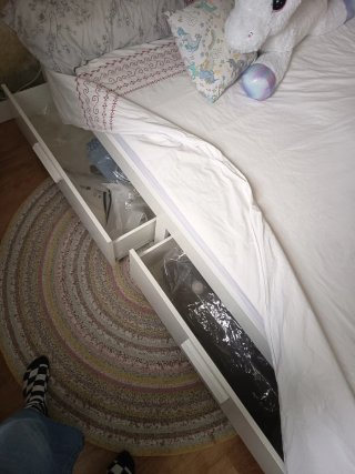 Cama nido, armario y mesita de noche
