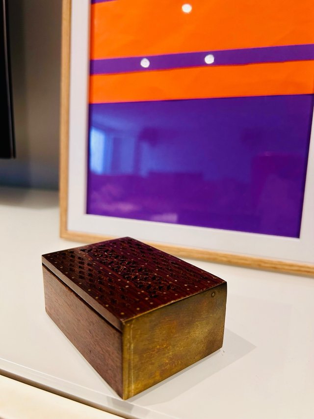 Caja pequeña de madera y latón 8,5cm