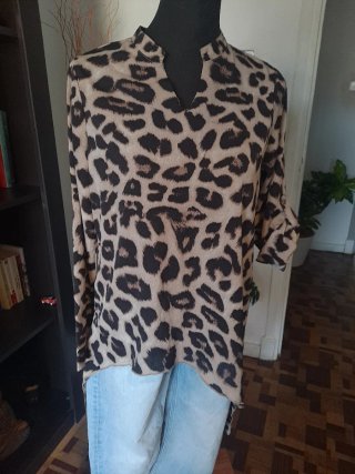 Camisa asimétrica estampado leopardo