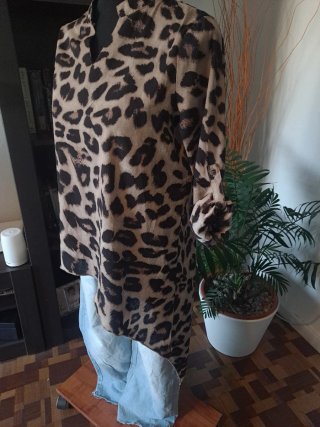 Camisa asimétrica estampado leopardo