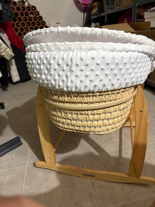 Moisés para bebé con soporte de madera