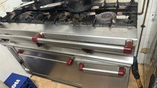Cucina industriale a gas con forno