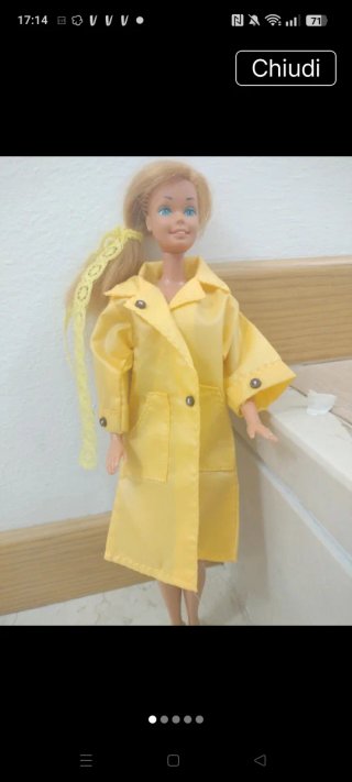 Barbie impermeabile giallo clone