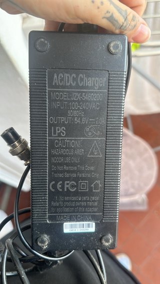 Cargador para Patinete Eléctrico 54.6V 2A