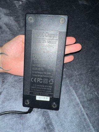 Cargador para Patinete Eléctrico 54.6V 2A