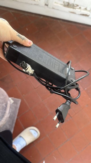 Cargador para Patinete Eléctrico 54.6V 2A