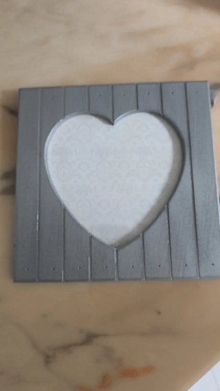 Marco de fotos corazón gris
