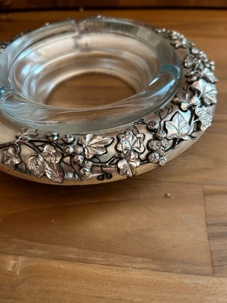 Cenicero de cristal y metal plateado